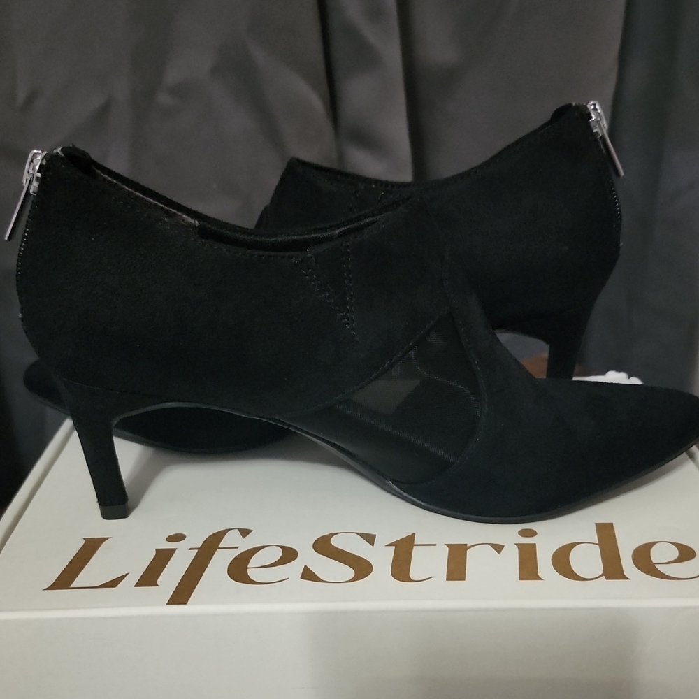 Life Stride Black Heels Elegant Design
